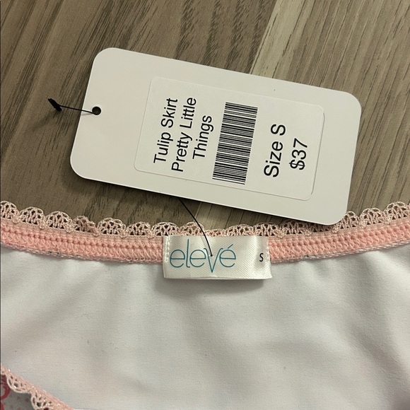 Brand New Eleve Skirt
Tulip Skirt Pretty Little Things size S - Picture 2 of 4